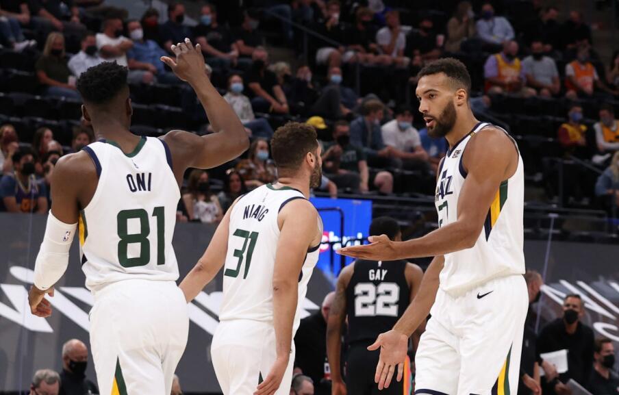  太阳加时险胜掘金登顶西部  